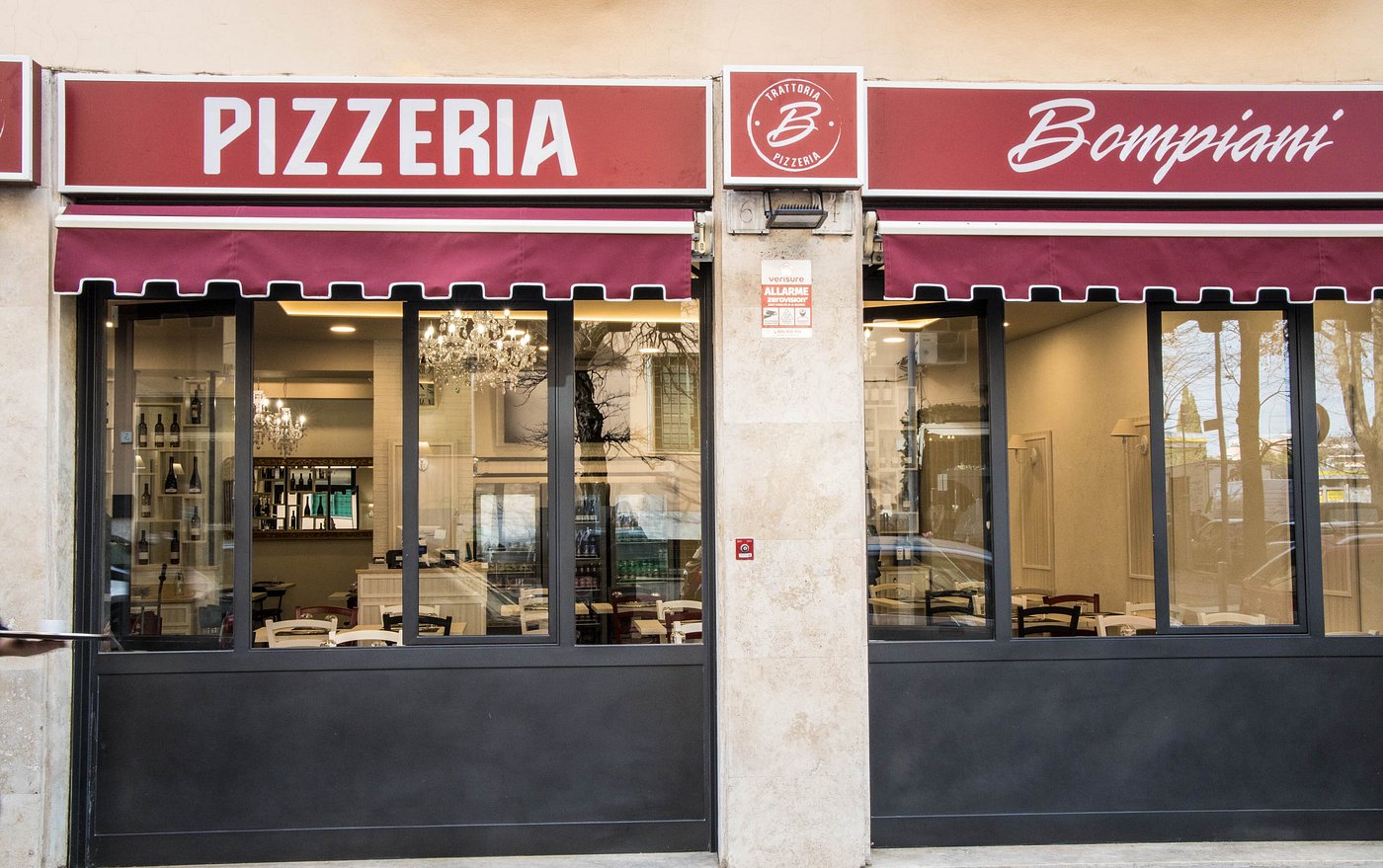 Ingresso di Trattoria Bompiani in via Benedetto Bompiani